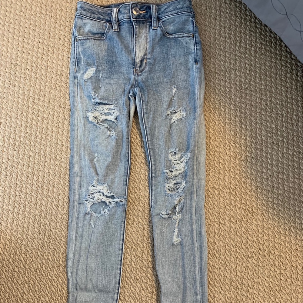Distressed skinny jeans